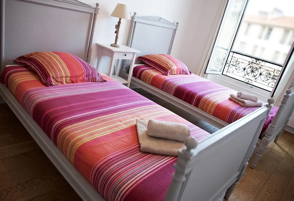"Le Jazzy" By Enjoynice, 3-Bedroom, 2-Bathroom Spacious Central Apartment-1