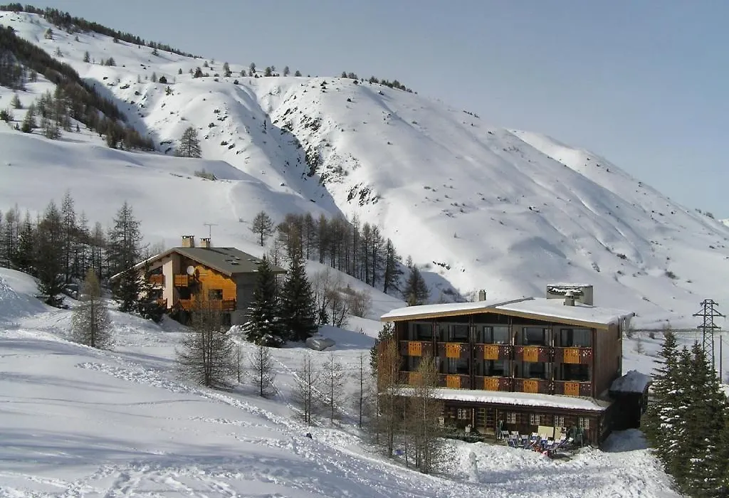 Hôtel Les Lores-1