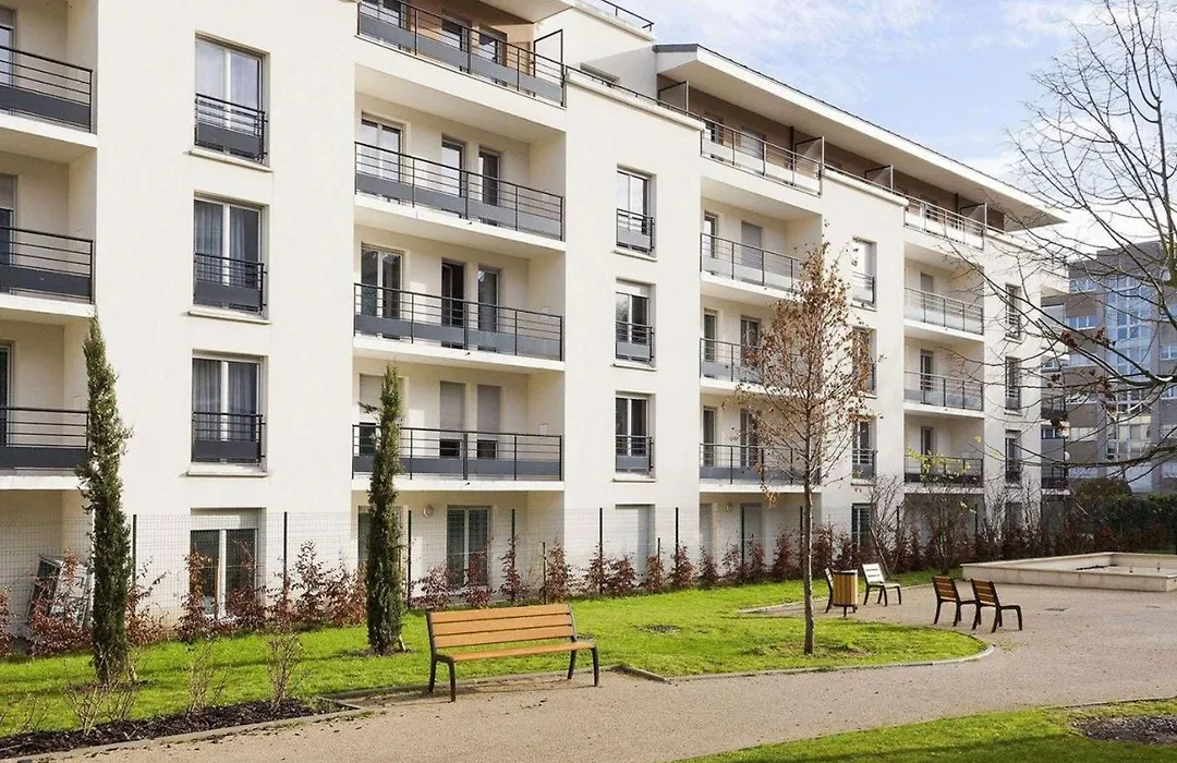 Comfort Suites Le-Port-Marly Paris Ouest-1