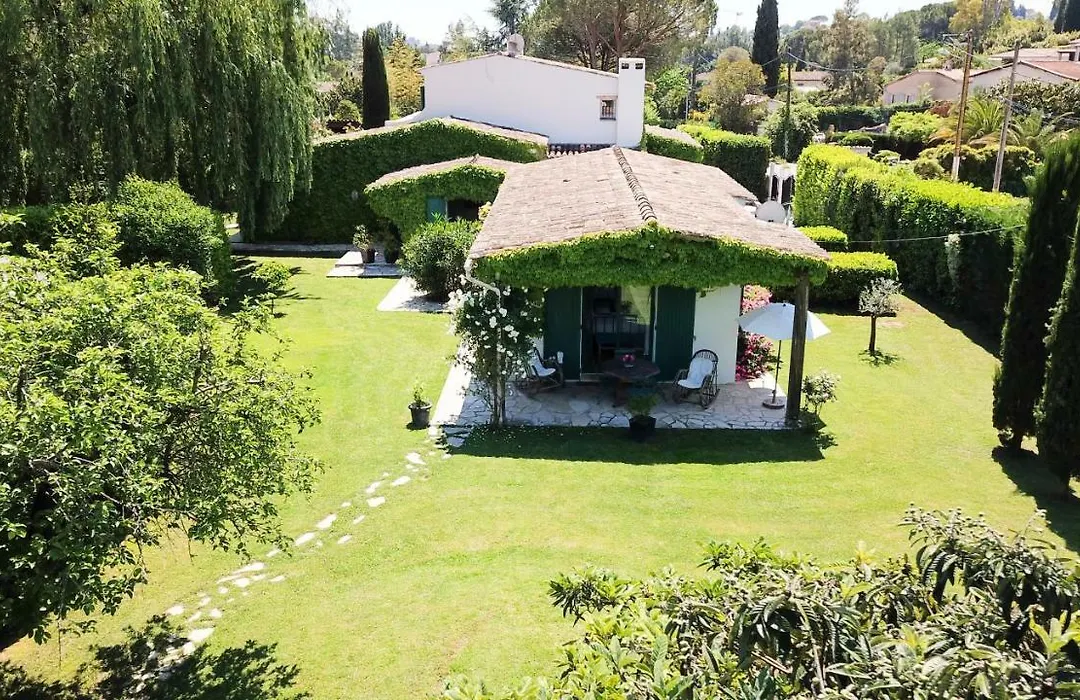 Le Clos de St Paul-1