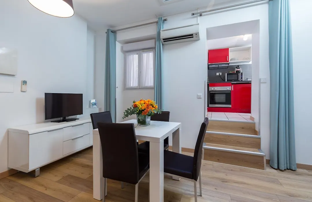 Florella Clemenceau Apartment-1