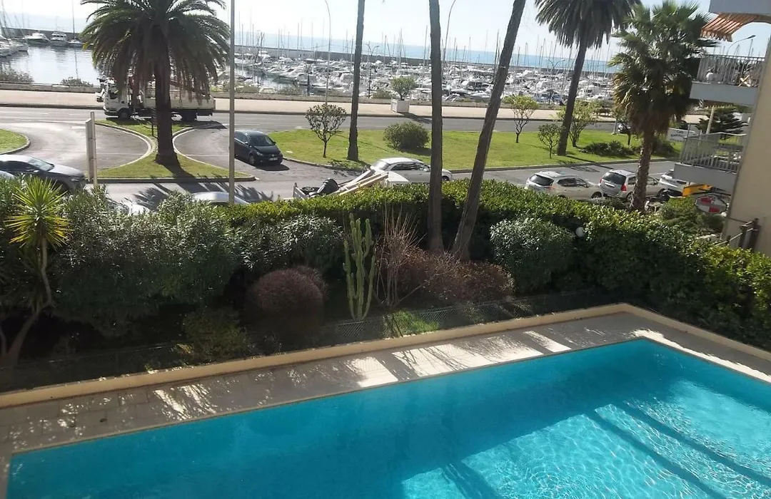Appartement Front De Mer Avec Piscine-1