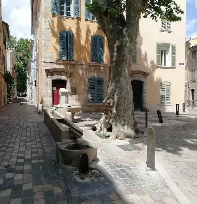 Charmant T2 Dans Le Vieux Centre De La Valette Du Var-1