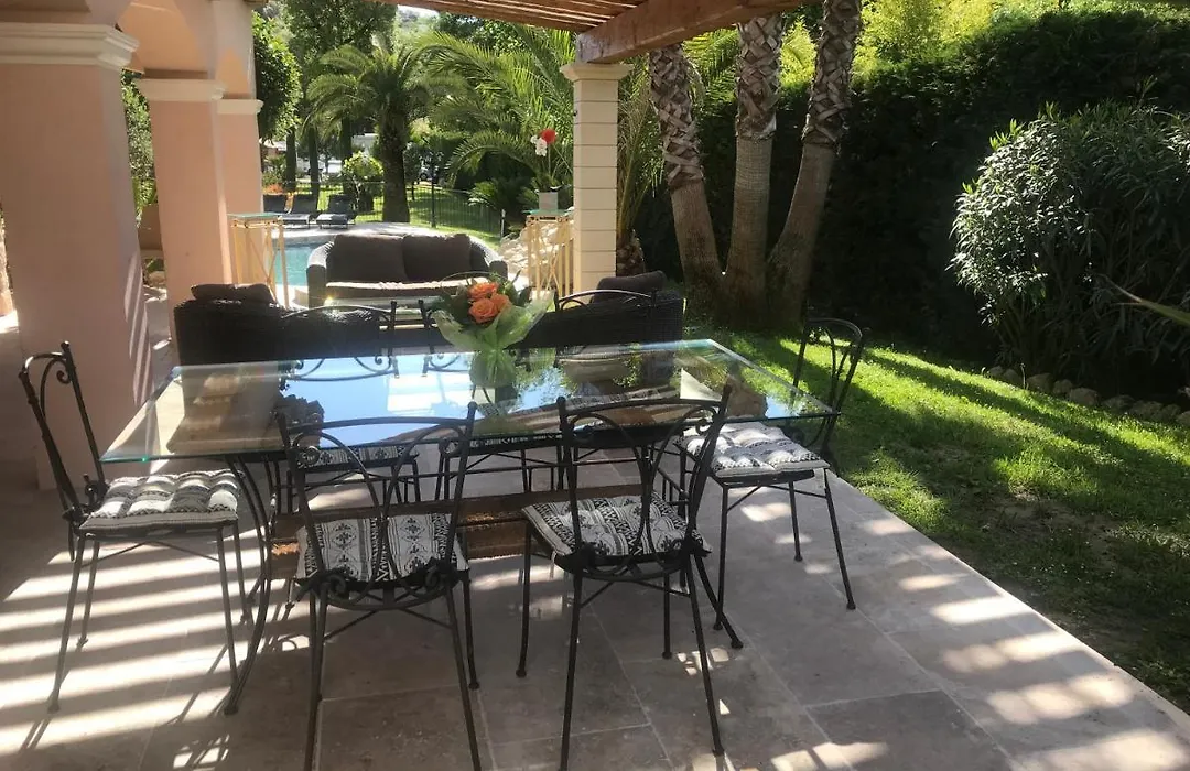 Luxueuse villa piscine et jacuzzi-1