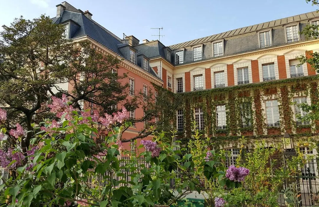Assia & Nathalie - Luxury B&B Marais-1