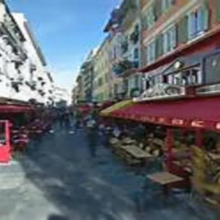 Studio Carre D'Or Situe A 50 M De La Plage-2