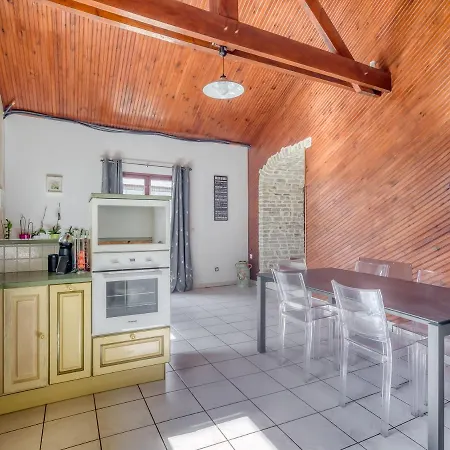 maison blanche piscine et petit déjeuner-2