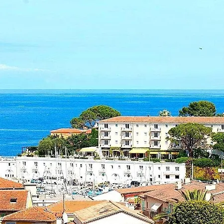 Amazing Sea View Apartment With Private Close Parking-2