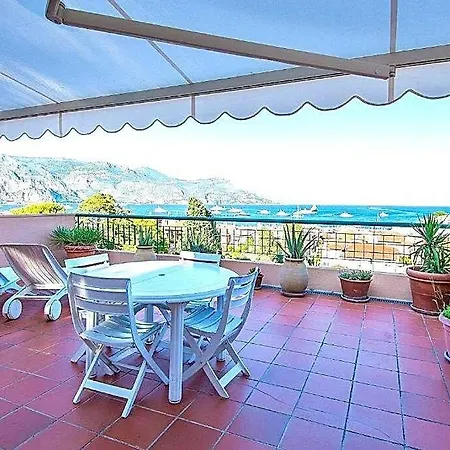 Amazing Sea View Apartment With Private Close Parking-3