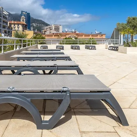 Luxury Studio Renovated 2024 With Free Parking-3