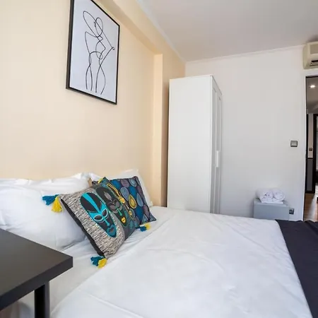 Room Riviera 4 Aeroport Wifi Climatisation Partage-2