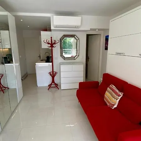 Charming Studio With Pool In Saint Tropez-2