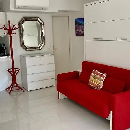 Charming Studio With Pool In Saint Tropez-3