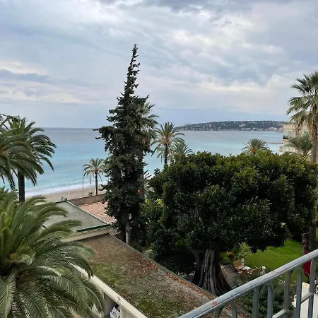 Regina Sur La Plage-2