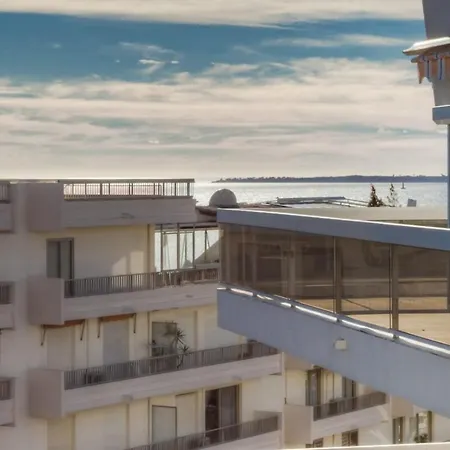 Air-Conditioned Apartment Near The Beaches With Furnished Terrace & Garage-2