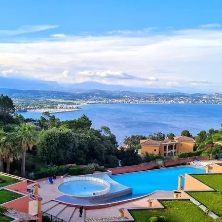 Vue mer et sur la baie de Cannes piscine 450m2 randonnée VTT au pied de l Esterel-3