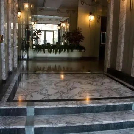 Nice City Centre Beautiful Room-3