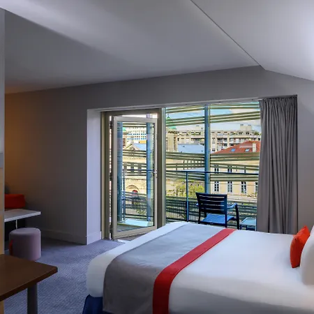 Holiday Inn Express Paris-Canal De La Villette By Ihg-2