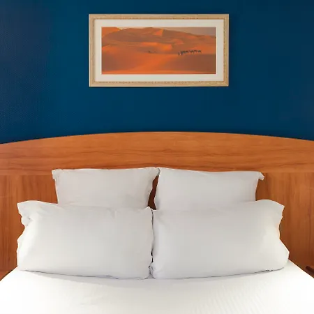 Comfort Hotel Evreux-2
