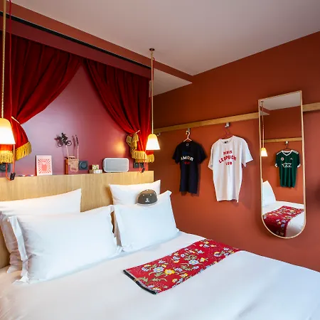 Mob Hotel Paris Les Puces-2