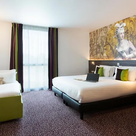 Hôtel Roi Soleil Prestige Plaisir-2