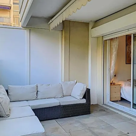 Henri Camille Real Estate - Golden - One Bedroom Apt Swimming Pool-2