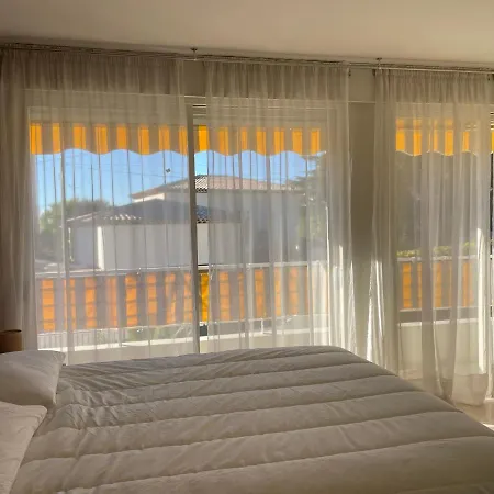 C012-Appartement confortable avec piscine, tennis et grand parc-2