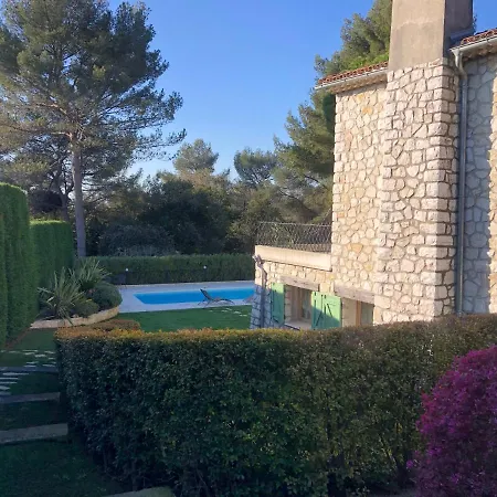 Discover A Luxurious Villa With A Stunning Pool And A Lush Garden , The Ultimate Escape For Rest And Relaxation-2