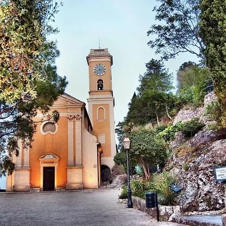 Studio tout confort avec parking et terrasse à Eze village-2
