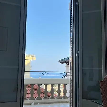 Monaco Bourgeois Entire 1 Bedroom Apartment With Stunning Terrace-3