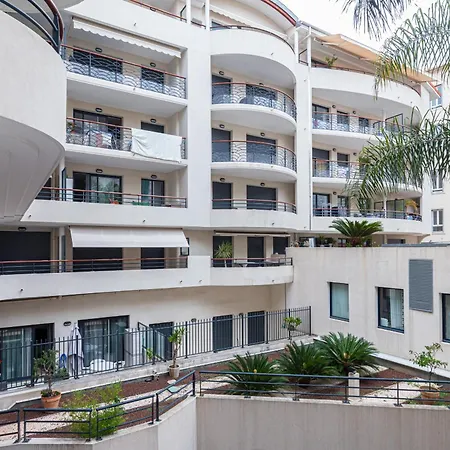 Nice 1 Bedroom downtown Carré d'Or with garage-2