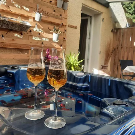 15' Cité de Carcassonne, chambre au calme, petit-déjeuner et jacuzzi en supplément-2