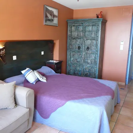 Logis Hotel Le Triton-3
