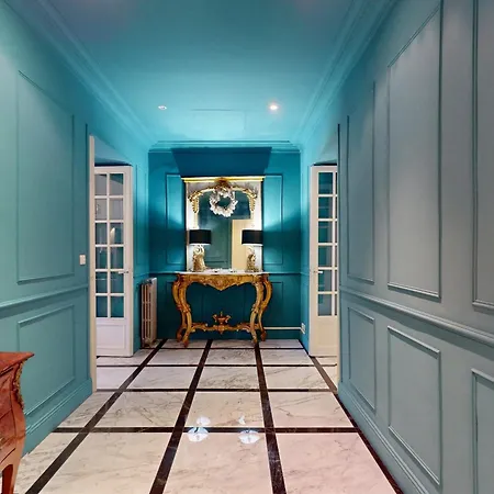 Silver Suite Five Stars Holiday House-3