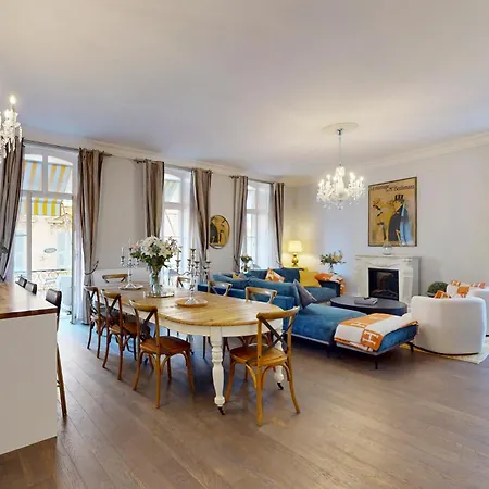 Silver Suite Five Stars Holiday House-2