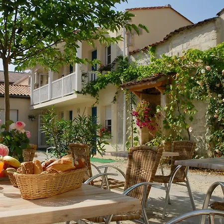 Cit'Hotel Le Cheval Blanc-3