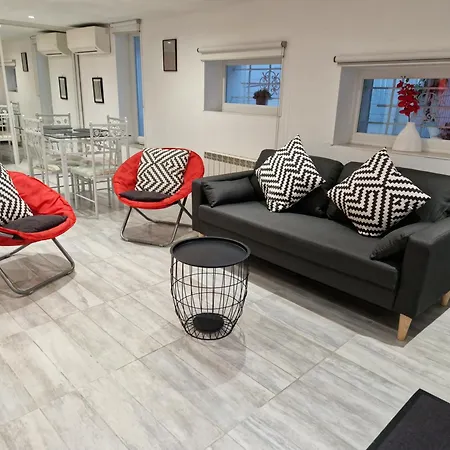 Appartement 50 M2 Dans Une Maison Privative Avec Terrasse Et Jardin Privee-2