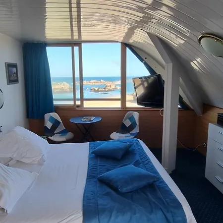 Hotel De La Mer-3