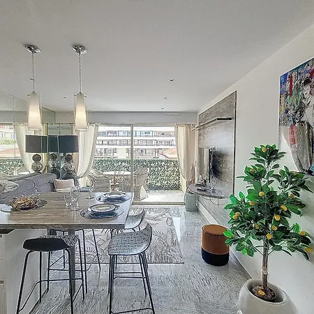 Henri Camille Real Estate - Kent - Premium 2 Bedrooms 5 Min Croisette-3