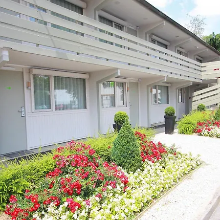 Campanile Hotel Chantilly-2