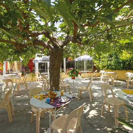Hôtel La Croix de Malte-3