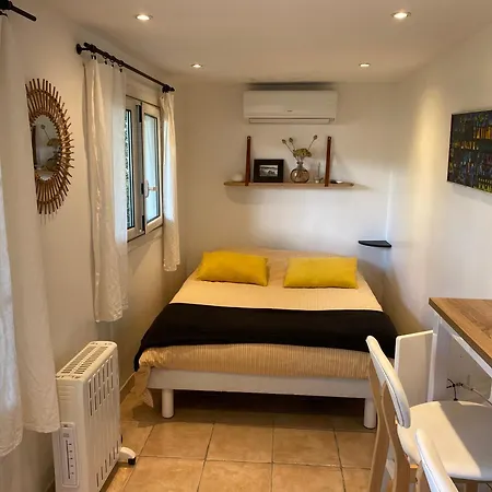 Petite chambre indépendante avec sdb, clim et parking privé-2
