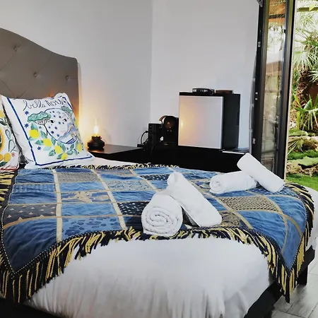 Lou Pitchoun Luxe et sérénité au cœur de Saint-Tropez Suite familiale avec chambre séparée avec jardin enchanteur pour 4 adultes et 1 enfant-2