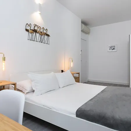 Bright apartment in Monte Carlo-3