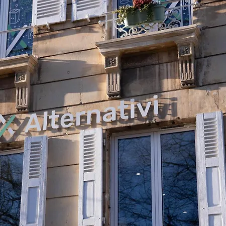 Chambres au coeur du quartier historique - Maison Alternativi-3