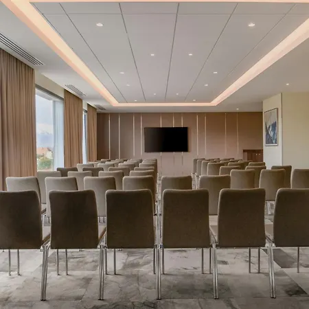 Ac Hotel By Marriott Saint-Julien-En-Genevois-3
