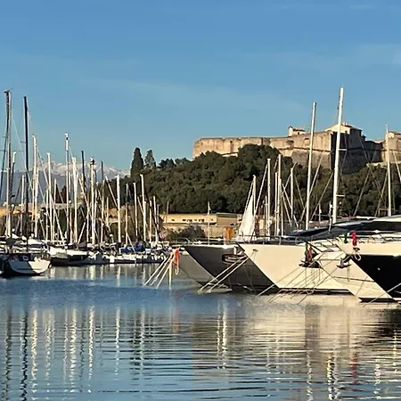 Au Pied Des Baous-3