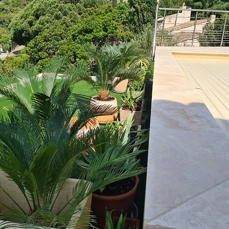 Lou Pei Magnifique vue mer Piscine chauffée 10x5m 5 ch 5sdb-2