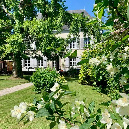 Manoir La Meffrais 1741- Parking Privé sur Place - B&B Élégant à 3 min de Dinan-2