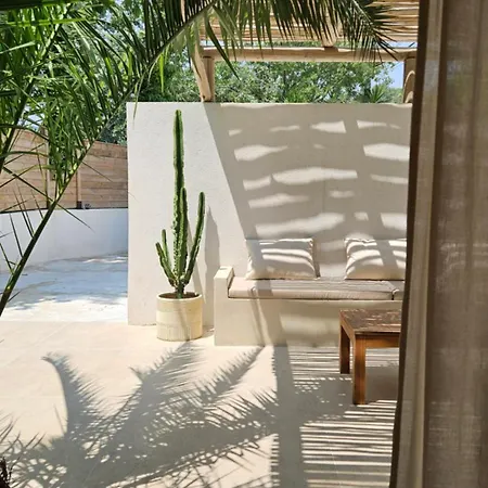 Le Clos des Délices - Love Room - Chambre avec spa, terrasse et parking privatif-2